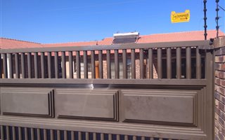 4 Bedroom House in Struisbult