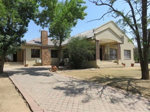 4 Bed House in Wilgenhof