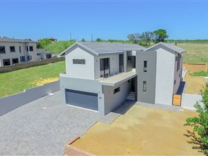 4 Bed House in Mooikloof Equestrian Estate