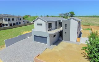 4 Bedroom House in Mooikloof Equestrian Estate