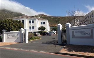 93 m² Commercial space in Steenberg