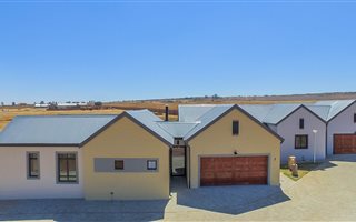 3 Bedroom House in Van Der Hoff Park