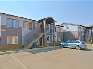 3 Bed Apartment in Protea Glen