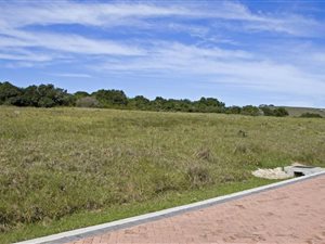 819 m² Land available in Kenton-on-Sea