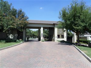 2 Bed Apartment in Fourways