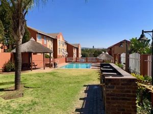 3 Bed Apartment in Weltevreden Park