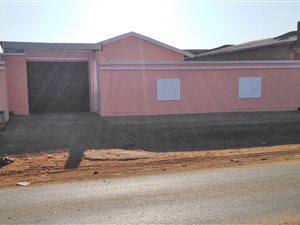 2 Bed House in Roodekop