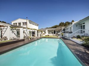4 Bed House in Constantia Upper
