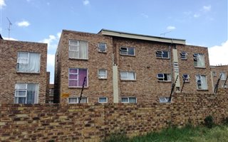 2 Bedroom Apartment in Halfway House