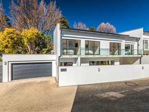 4 Bed Cluster in Melrose Estate