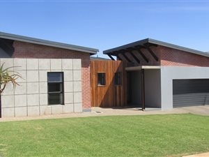3 Bedroom House in Midstream Ridge Estate