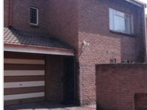 3 Bed Townhouse in Vereeniging Central