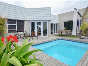 5 Bed House in West Beach