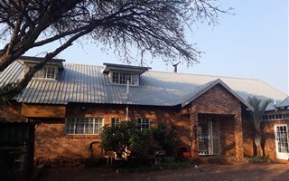 4 Bedroom House in Olympus AH