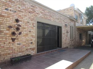 6 Bed House in Wilgehof