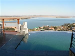 3 Bed Townhouse in Aqua Vista