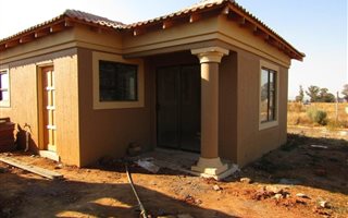 3 Bedroom House in Vanderbijlpark CE7