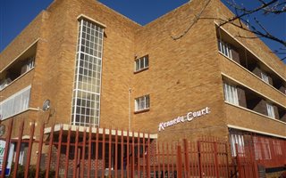 Bachelor apartment in Kenilworth