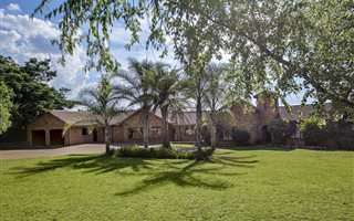 4 Bedroom House in Kyalami AH