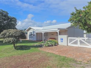 3 Bed House in Sandbaai