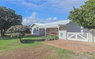 3 Bedroom House in Sandbaai