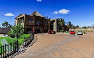 10 Bedroom House in Rayton