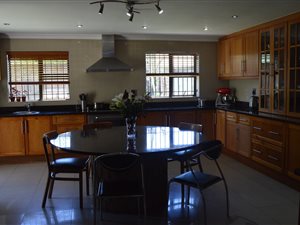 5 Bed House in Grassy Park