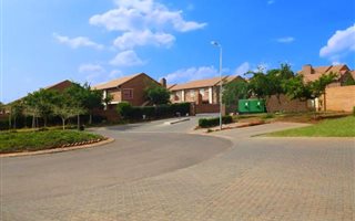2 Bedroom Apartment in Hazeldean (Silverlakes Surroundings)