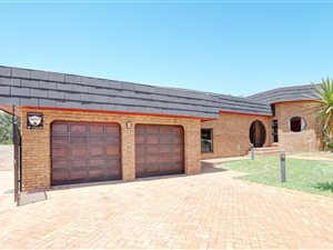 6 Bed House in Aurora