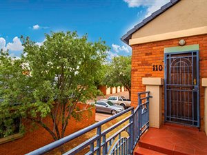 2 Bed Apartment in Mooikloof Ridge
