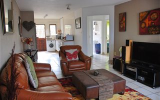 2 Bedroom Apartment in Manors