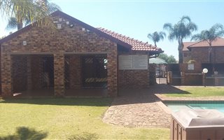 2 Bedroom Apartment in Moreleta Park