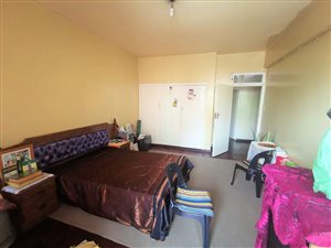 1.5 Bed Apartment in Joubert Park
