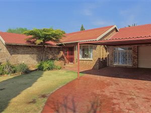 5 Bedroom House in Wierda Park