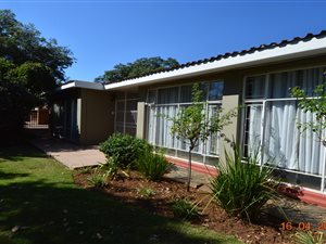 5 Bed House in Universitas