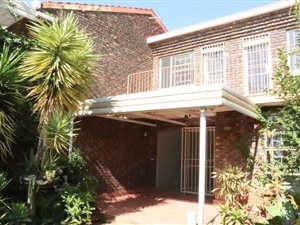 3 Bed Townhouse in Waterkloof Glen