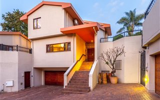 3 Bedroom Townhouse in Baileys Muckleneuk
