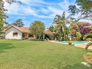 4 Bed House in Douglasdale