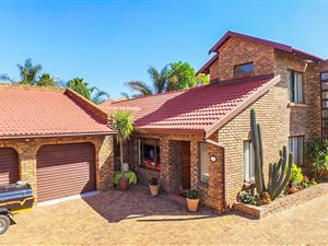 4 Bedroom House in Marais Steyn Park