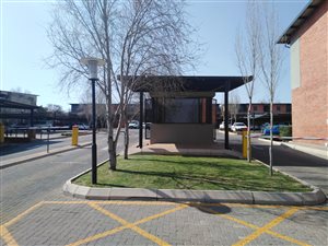 89 m² Commercial space in Die Hoewes