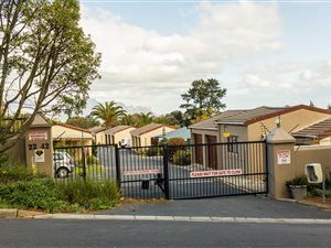 3 Bed Apartment in Helena Heights