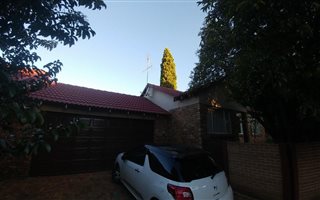 2 Bedroom Townhouse in Allens Nek
