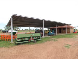 7.8 ha Farm in Stilfontein