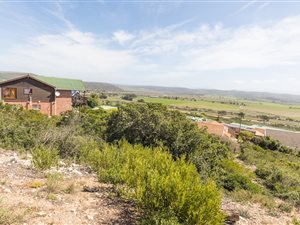 775 m² Land available in Klein Brak River