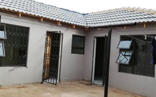 1 Bedroom Garden Cottage in Protea Glen