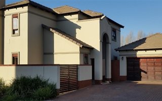 3 Bedroom Townhouse in Midstream Estate