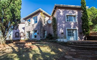 4 Bedroom House in Golf View AH