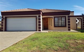 4 Bedroom House in Mandela View