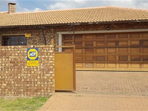 3 Bed House in River View