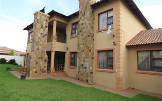 4 Bedroom House in Country View